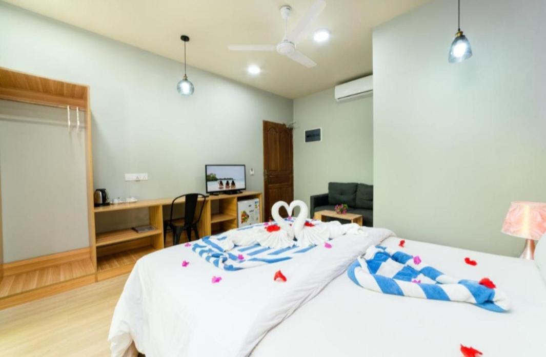 Ukulhas Villa Oceanview Hotel & Spa Экстерьер фото