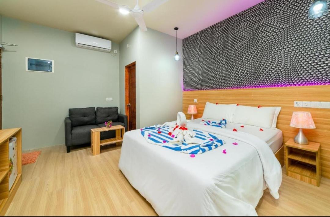 Ukulhas Villa Oceanview Hotel & Spa Экстерьер фото